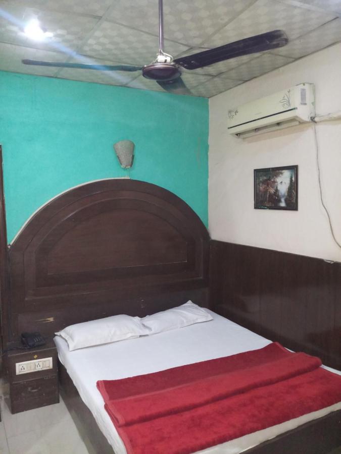 Hotel Diplomat Inn New Delhi Bagian luar foto